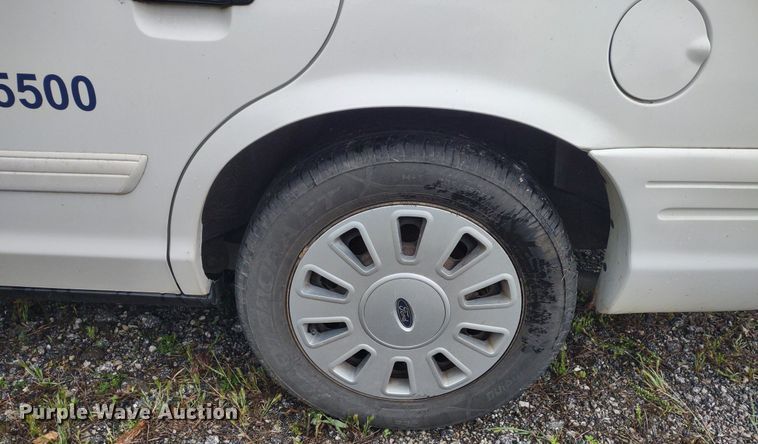 image for item LL9190 2010 Ford Crown Victoria Police Interceptor