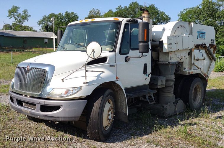 image for item LL9191 2009 International DuraStar 4300  street sweeper truck