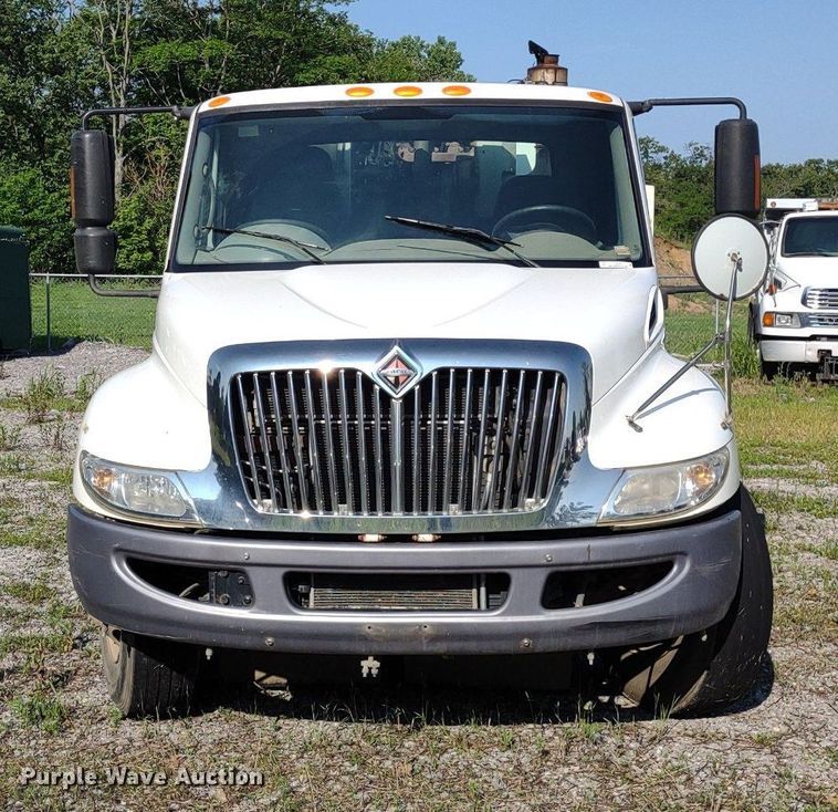 image for item LL9191 2009 International DuraStar 4300  street sweeper truck