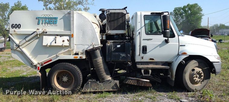 image for item LL9191 2009 International DuraStar 4300  street sweeper truck