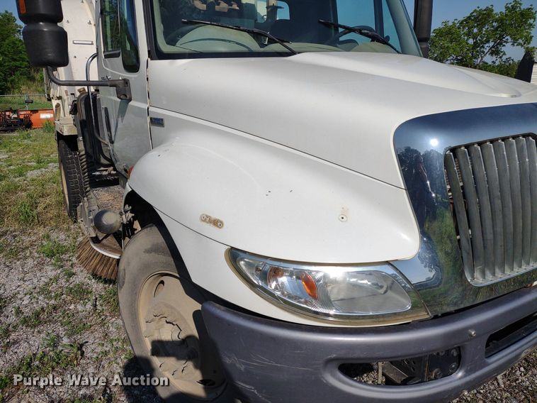 image for item LL9191 2009 International DuraStar 4300  street sweeper truck