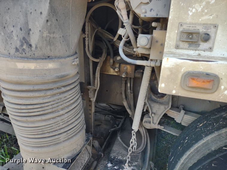 image for item LL9191 2009 International DuraStar 4300  street sweeper truck