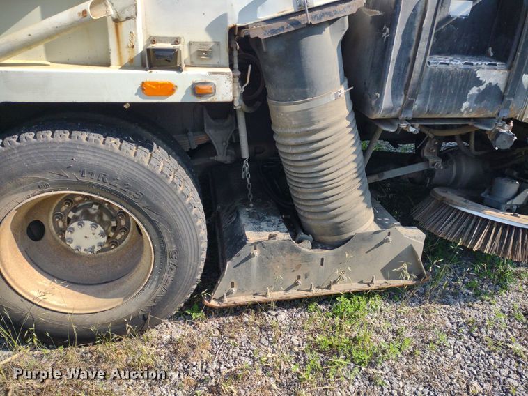 image for item LL9191 2009 International DuraStar 4300  street sweeper truck