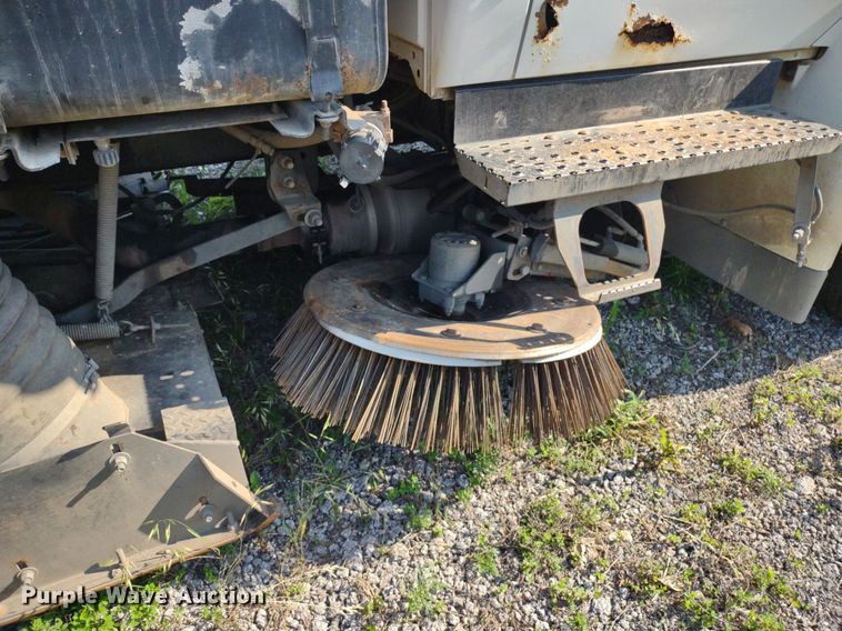 image for item LL9191 2009 International DuraStar 4300  street sweeper truck