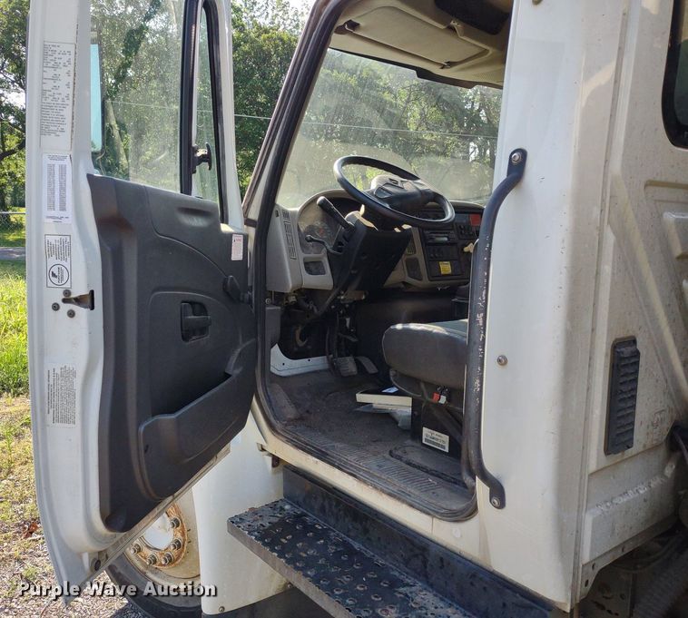 image for item LL9191 2009 International DuraStar 4300  street sweeper truck