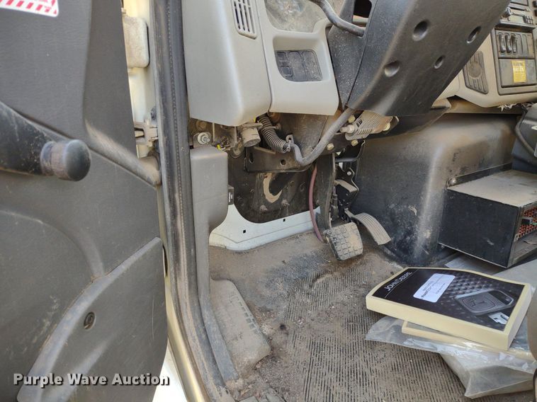 image for item LL9191 2009 International DuraStar 4300  street sweeper truck