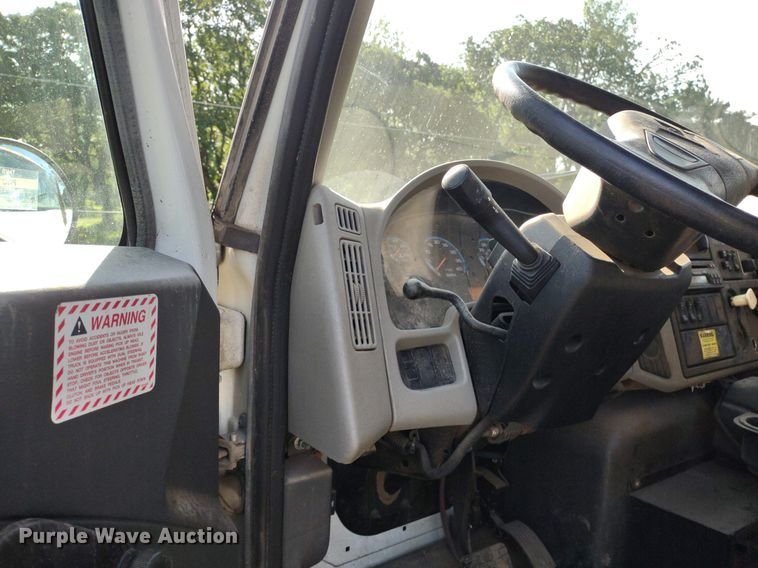 image for item LL9191 2009 International DuraStar 4300  street sweeper truck