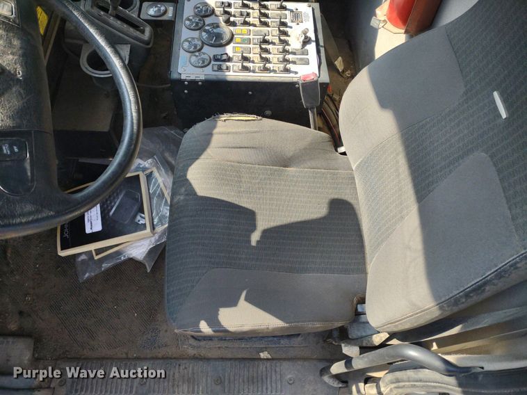 image for item LL9191 2009 International DuraStar 4300  street sweeper truck