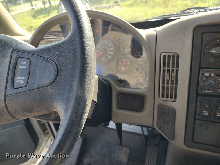 image for item LL9191 2009 International DuraStar 4300  street sweeper truck