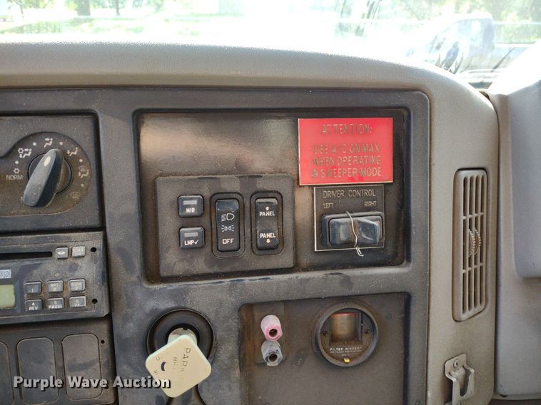 image for item LL9191 2009 International DuraStar 4300  street sweeper truck