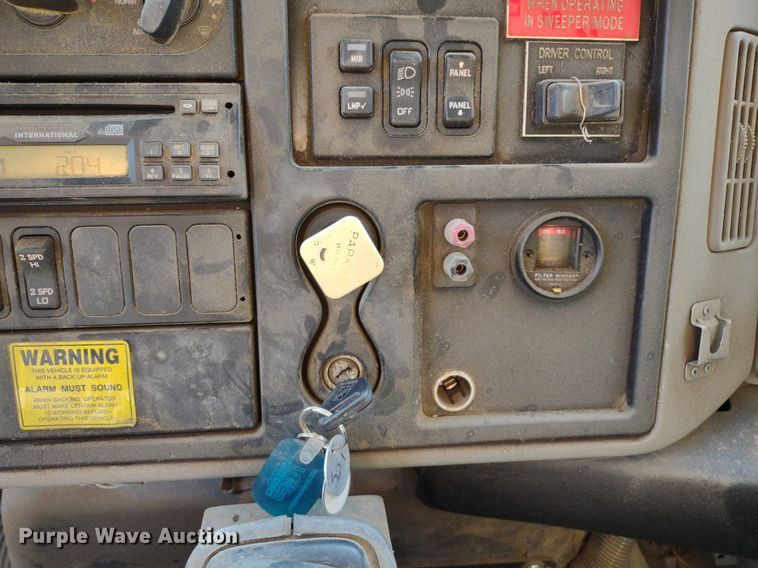 image for item LL9191 2009 International DuraStar 4300  street sweeper truck