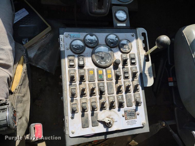 image for item LL9191 2009 International DuraStar 4300  street sweeper truck