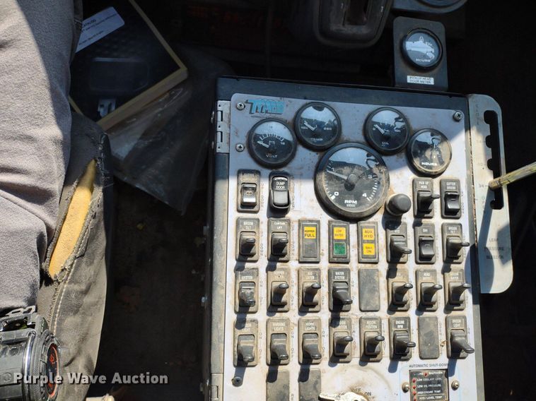 image for item LL9191 2009 International DuraStar 4300  street sweeper truck