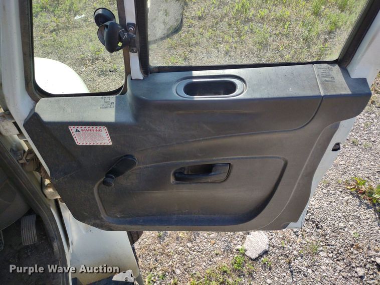 image for item LL9191 2009 International DuraStar 4300  street sweeper truck