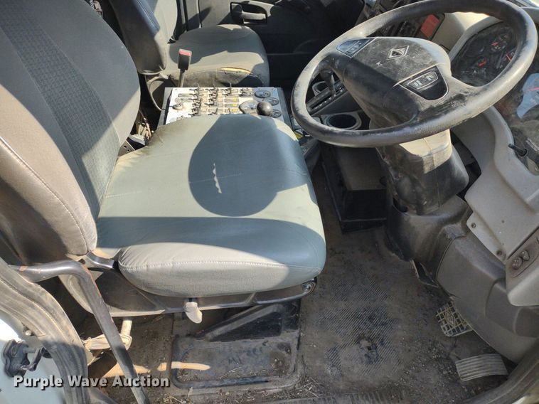 image for item LL9191 2009 International DuraStar 4300  street sweeper truck