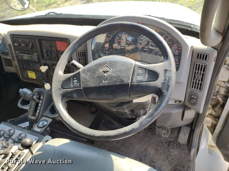 image for item LL9191 2009 International DuraStar 4300  street sweeper truck