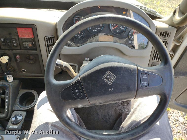 image for item LL9191 2009 International DuraStar 4300  street sweeper truck