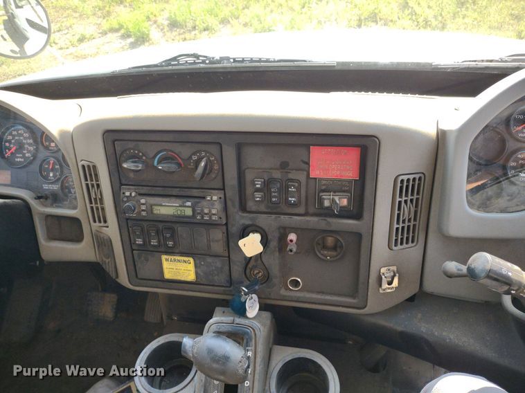 image for item LL9191 2009 International DuraStar 4300  street sweeper truck