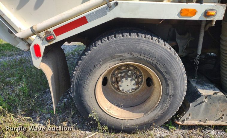 image for item LL9191 2009 International DuraStar 4300  street sweeper truck