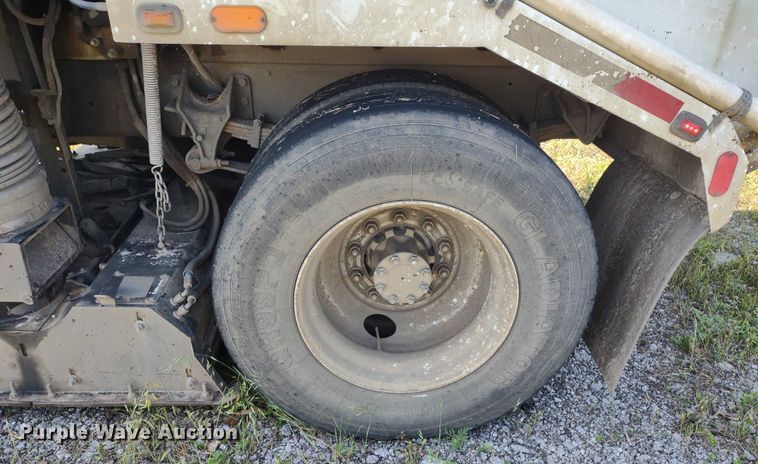 image for item LL9191 2009 International DuraStar 4300  street sweeper truck