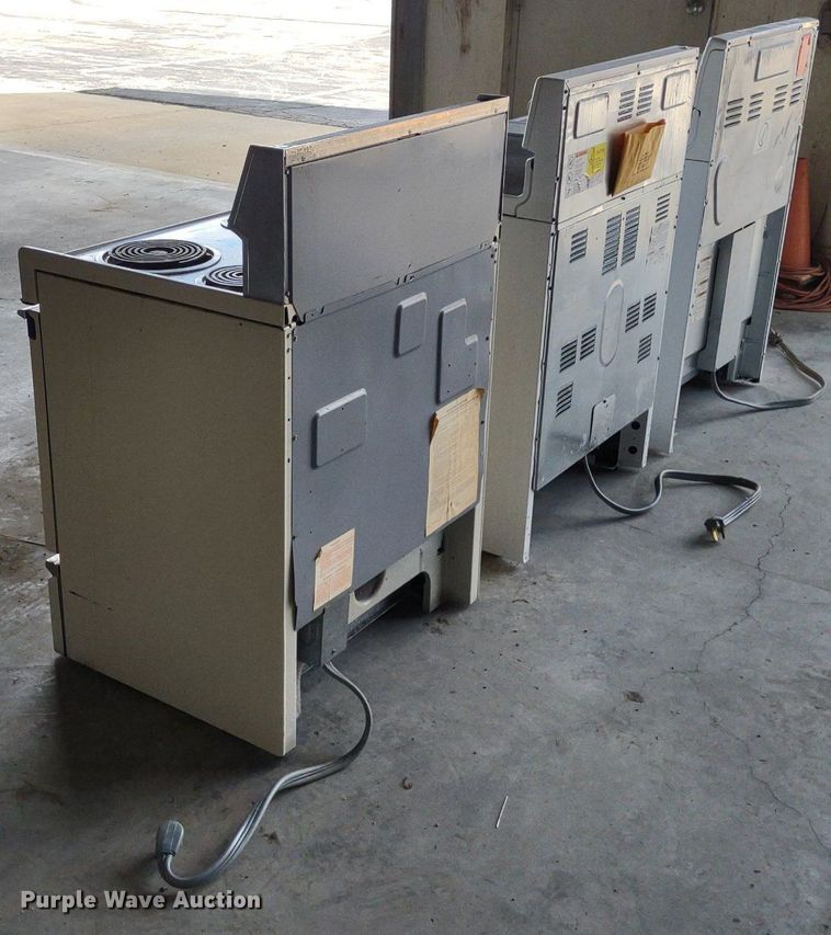 image for item LL9233 (3) electric ranges