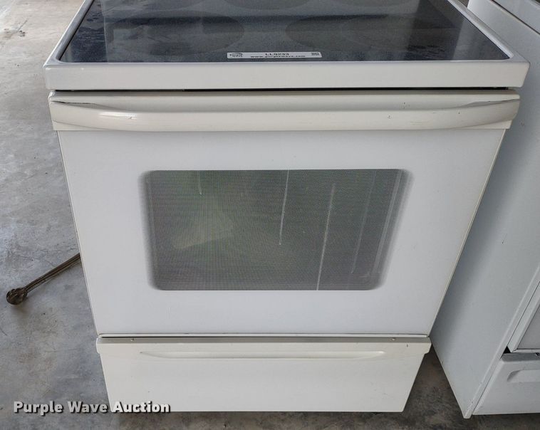 image for item LL9233 (3) electric ranges