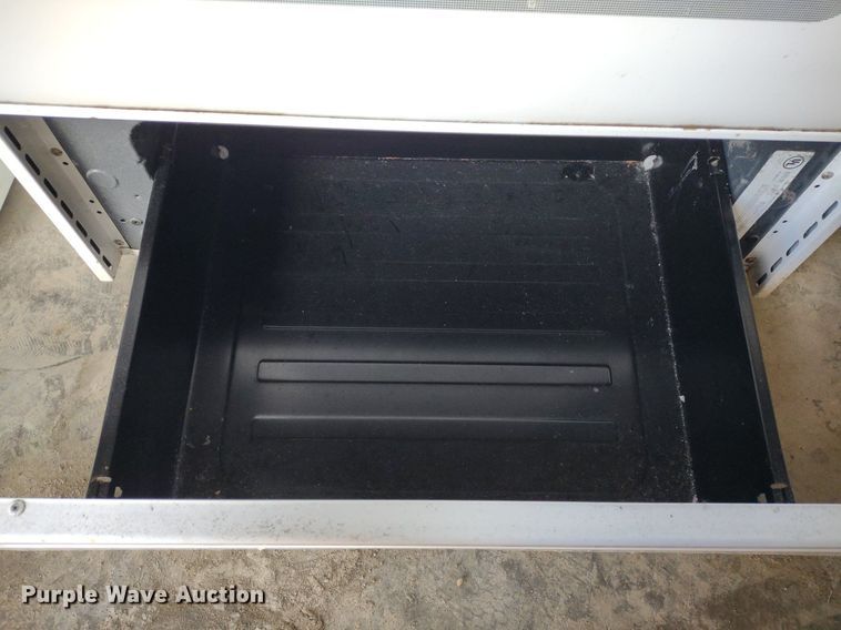 image for item LL9233 (3) electric ranges