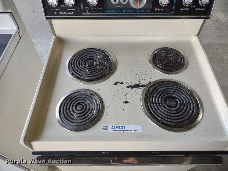 image for item LL9233 (3) electric ranges