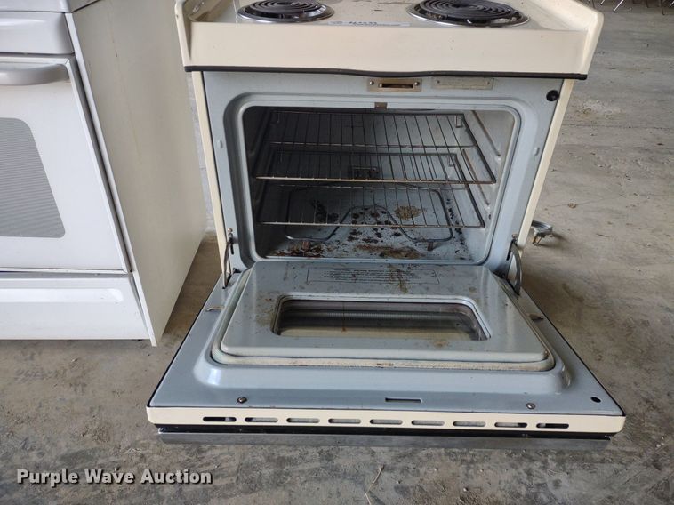 image for item LL9233 (3) electric ranges