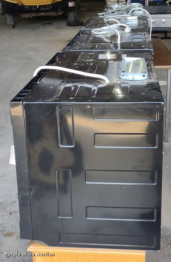 image for item LL9237 (5) Whirlpool AMV2307PFB microwaves