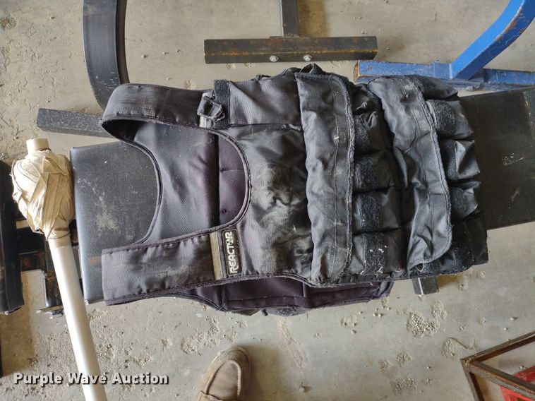 image for item LL9238 Weight room equipment