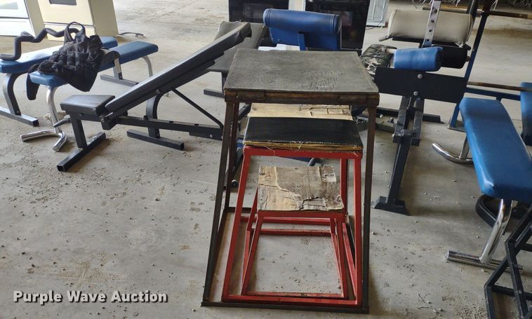 image for item LL9238 Weight room equipment