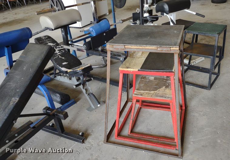 image for item LL9238 Weight room equipment