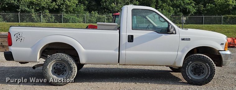 image for item LL9275 2001 Ford F250 Super Duty XL  pickup truck