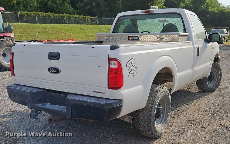 image for item LL9275 2001 Ford F250 Super Duty XL  pickup truck