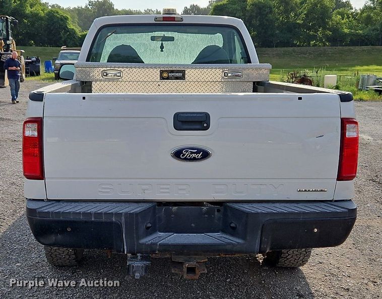 image for item LL9275 2001 Ford F250 Super Duty XL  pickup truck