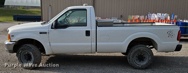image for item LL9275 2001 Ford F250 Super Duty XL  pickup truck