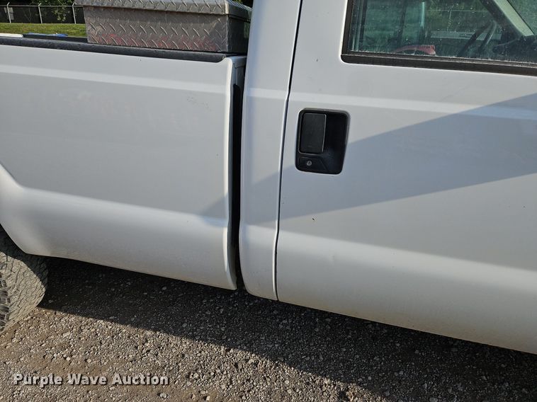 image for item LL9275 2001 Ford F250 Super Duty XL  pickup truck