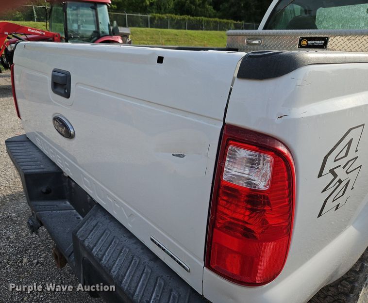 image for item LL9275 2001 Ford F250 Super Duty XL  pickup truck