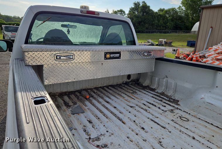 image for item LL9275 2001 Ford F250 Super Duty XL  pickup truck