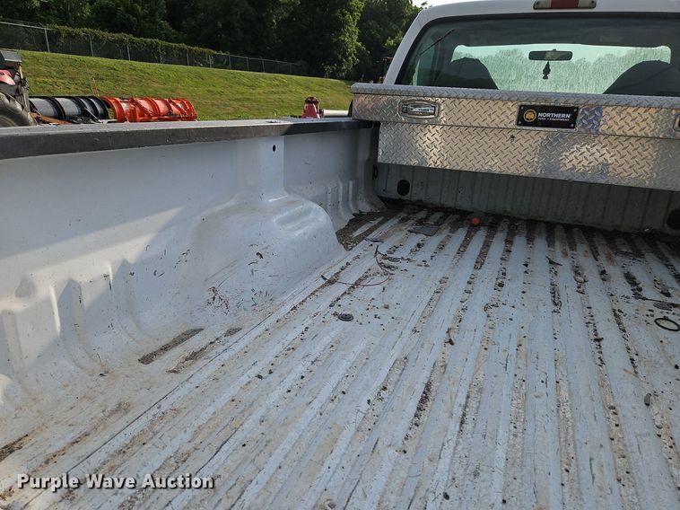 image for item LL9275 2001 Ford F250 Super Duty XL  pickup truck