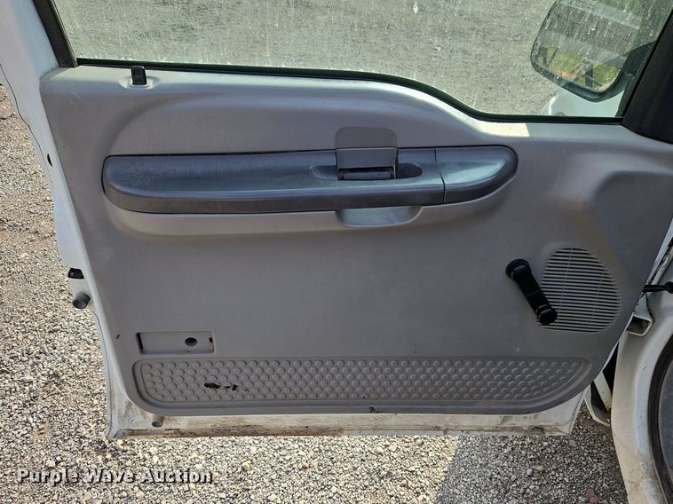 image for item LL9275 2001 Ford F250 Super Duty XL  pickup truck