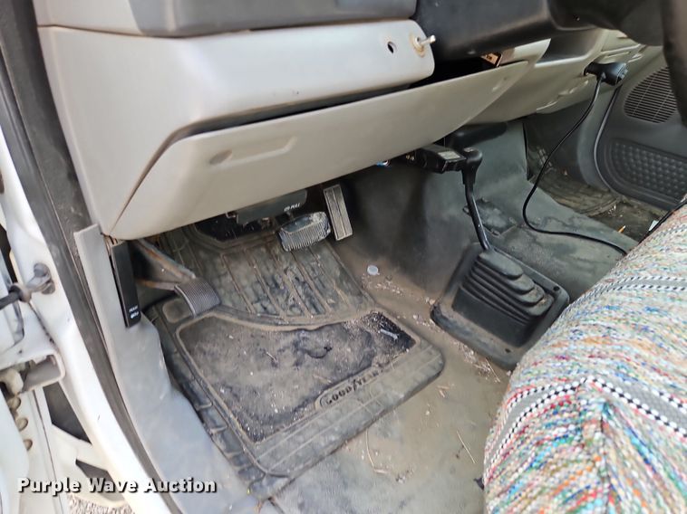 image for item LL9275 2001 Ford F250 Super Duty XL  pickup truck