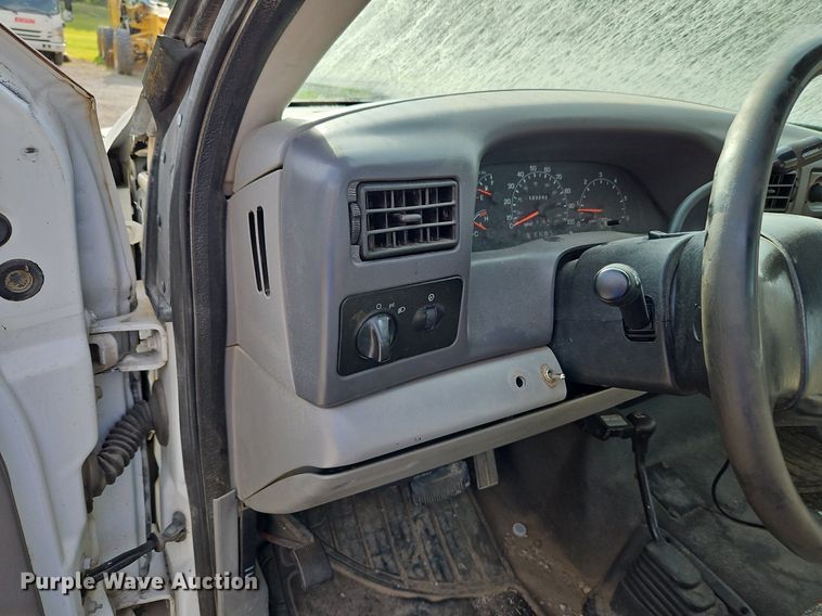 image for item LL9275 2001 Ford F250 Super Duty XL  pickup truck