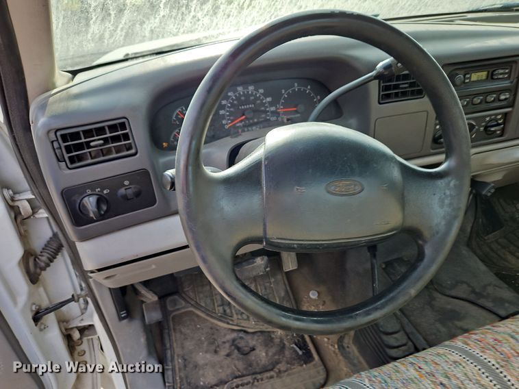 image for item LL9275 2001 Ford F250 Super Duty XL  pickup truck