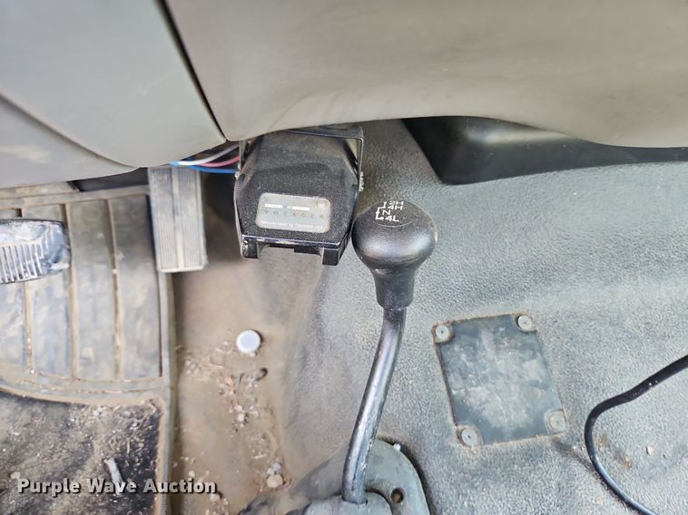 image for item LL9275 2001 Ford F250 Super Duty XL  pickup truck