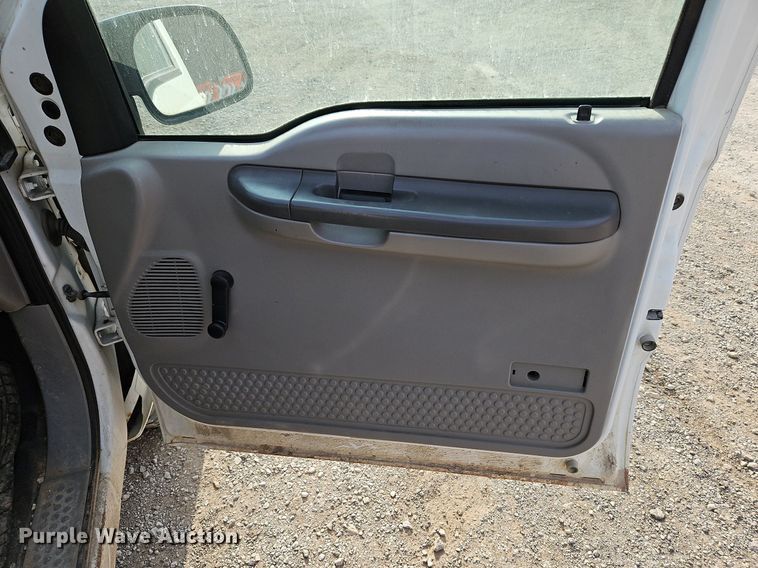 image for item LL9275 2001 Ford F250 Super Duty XL  pickup truck