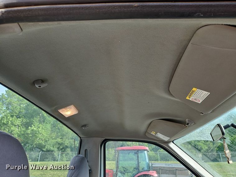 image for item LL9275 2001 Ford F250 Super Duty XL  pickup truck