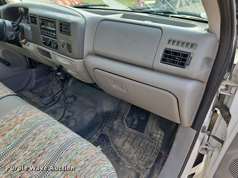 image for item LL9275 2001 Ford F250 Super Duty XL  pickup truck