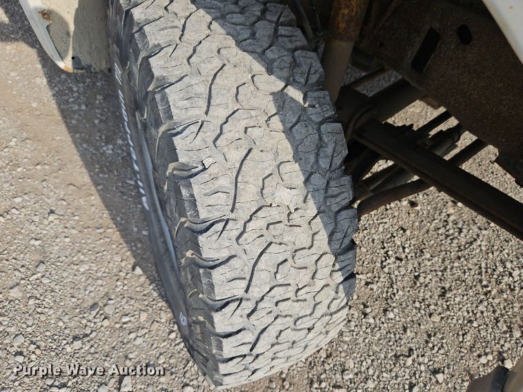 image for item LL9275 2001 Ford F250 Super Duty XL  pickup truck